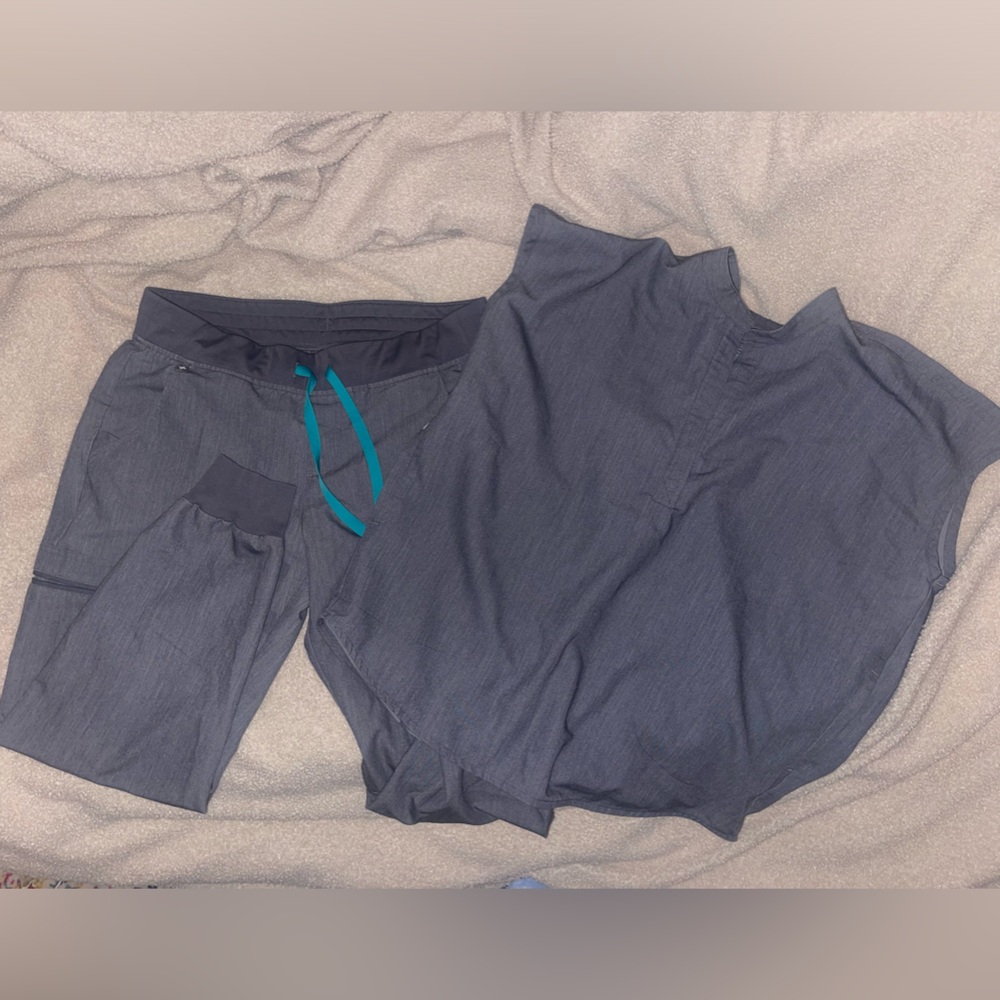 FIGS scrub set - MP pants M top